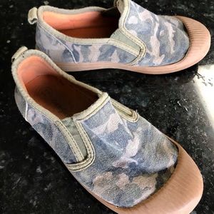 Camo canvas shoes